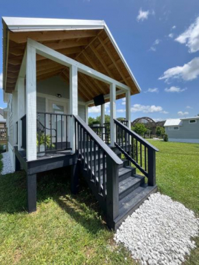 Riverfront Tiny House- Amazing Views #555